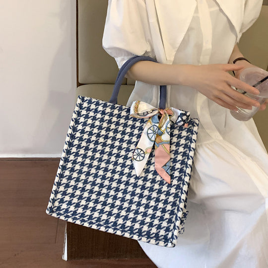 Damen Jute-Tragetasche mit elegantem Karomuster und dekorativen Schleifenakzenten Nord Taschen