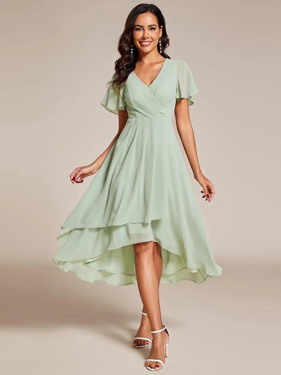 Damen elegantes Midikleid mit fließendem Stoff und asymmetrischen Ärmeln