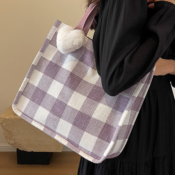 Damen Tragetasche mit lässiger Karomusterung und verspieltem Herzanhänger Nord Taschen