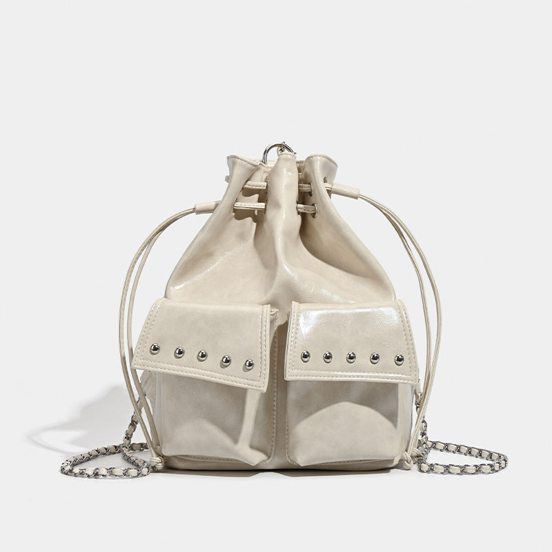 Damen Hobo-Tasche mit modernem Kordelzug und eleganten Metallakzenten Nord Taschen