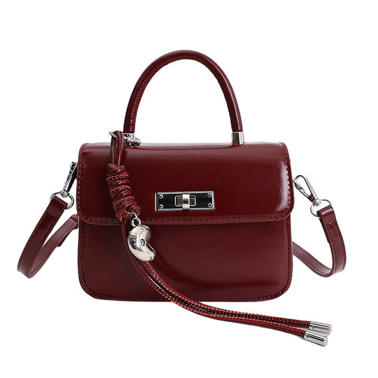 Damen Handtasche mit elegantem Kettenverschluss und abnehmbarem Schulterriemen Nord Taschen
