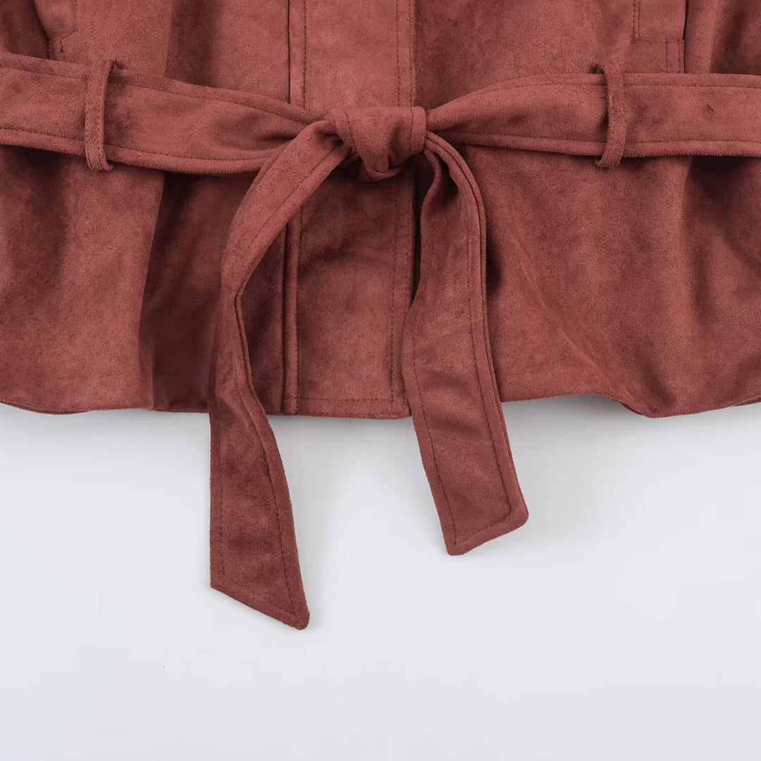 Damen Kurzjacke in Velours‑Optik mit hohem Funnelkragen, verdecktem Verschluss und Taillenbindegürtel Nord Taschen