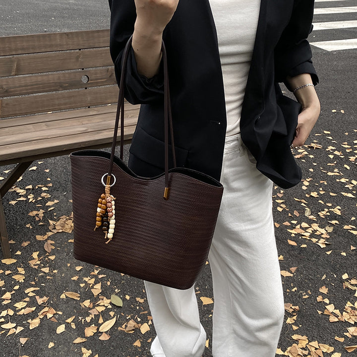 Damen moderne Shopper-Tasche mit originellem Anhänger Nord Taschen