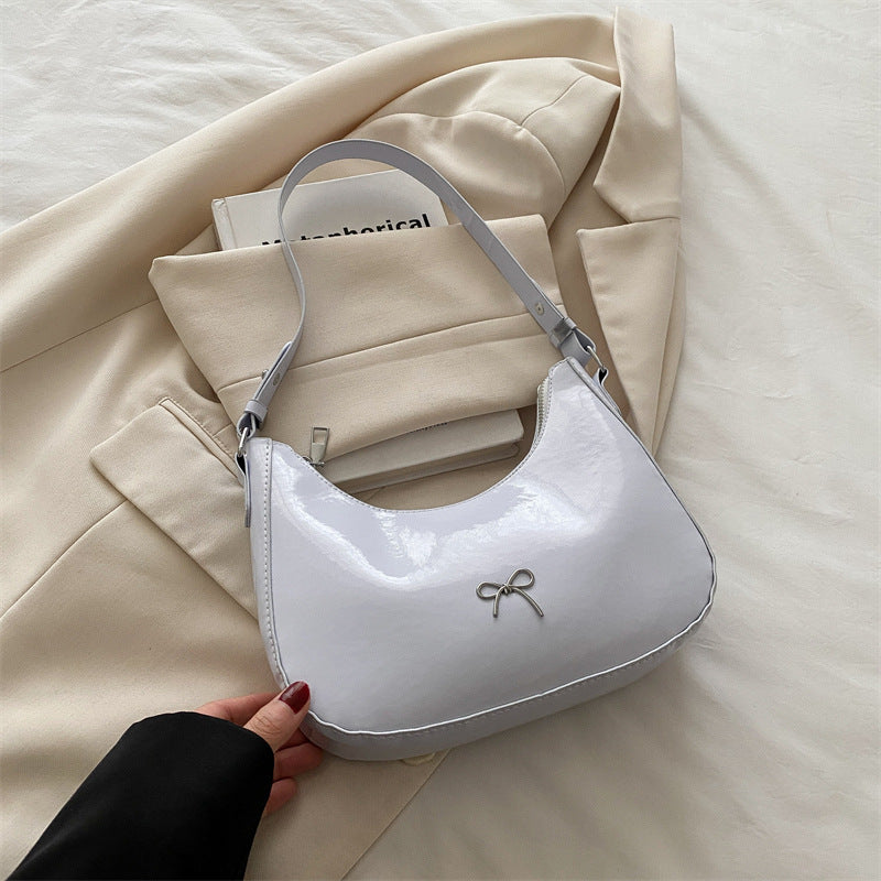 Damen Hobo-Tasche aus glänzendem Kunstleder mit dekorativem Schleifendetail Nord Taschen