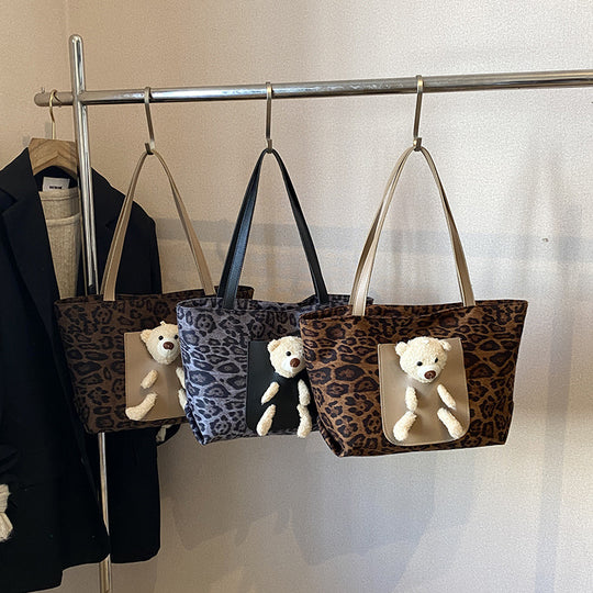 Damen Umhängetasche mit verspieltem Tiermotiv und hochwertigem Leder Nord Taschen