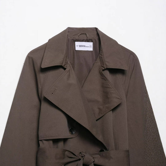 Damen 300+ kurzer Cropped‑Trenchblouson mit weiten Revers, Bindegürtel und Pattentaschen Nord Taschen