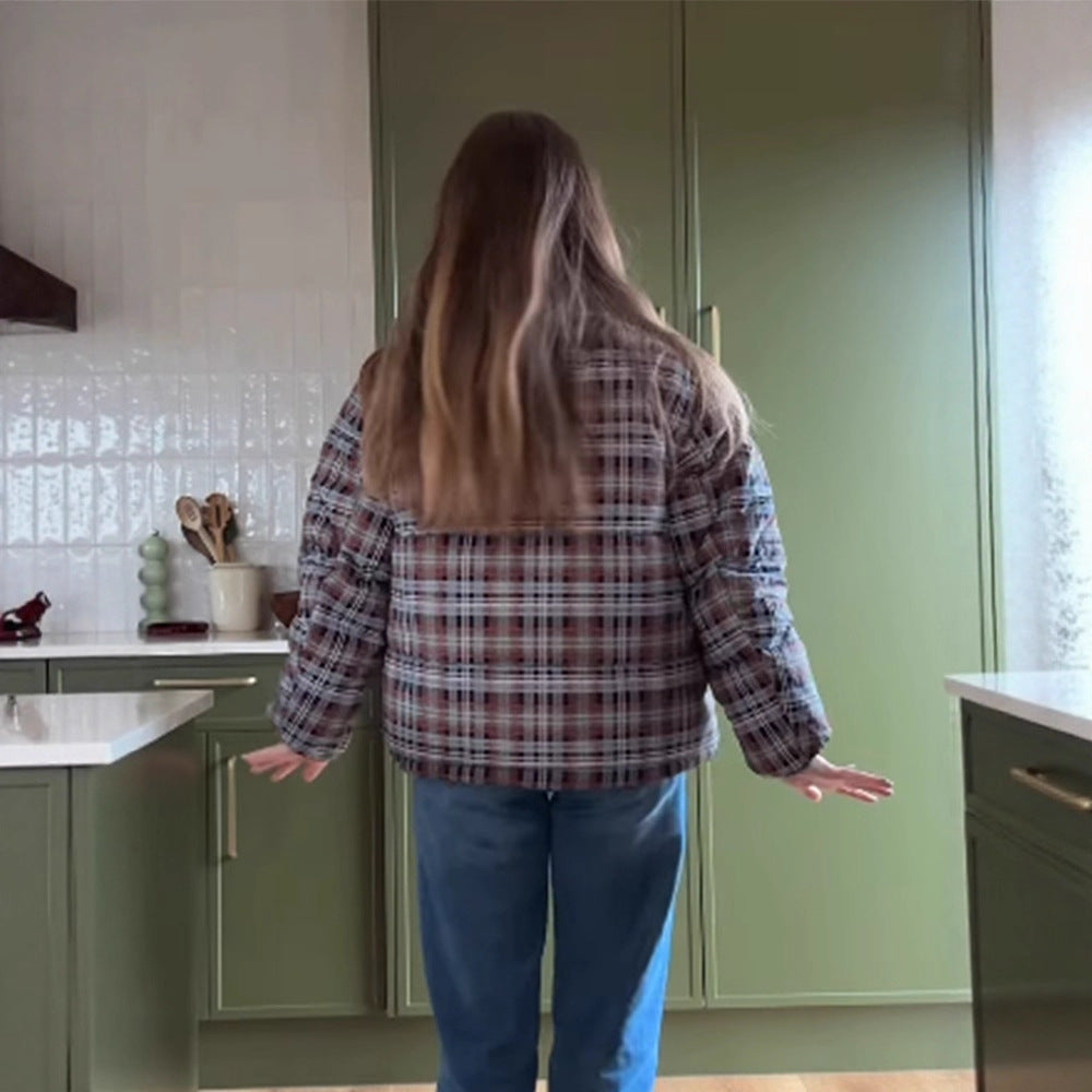 Damen Kurz geschnittene karierte wattierte Boxy-Steppjacke mit integrierter Kapuze und Bindeschal Nord Taschen