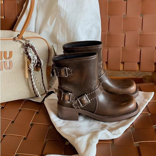Damen Biker‑Stiefelette aus Glattleder mit dekorativer Ziernaht, Doppelriemen und robuster Profilsohle Nord Taschen