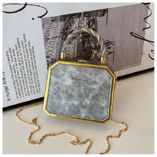 Damen elegante Handtasche im geometrischen Design mit goldenen Akzenten Nord Taschen