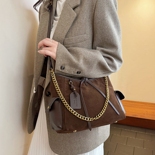 Damen Hobo-Tasche mit goldenen Kettenakzent und zeitlosem Design Nord Taschen