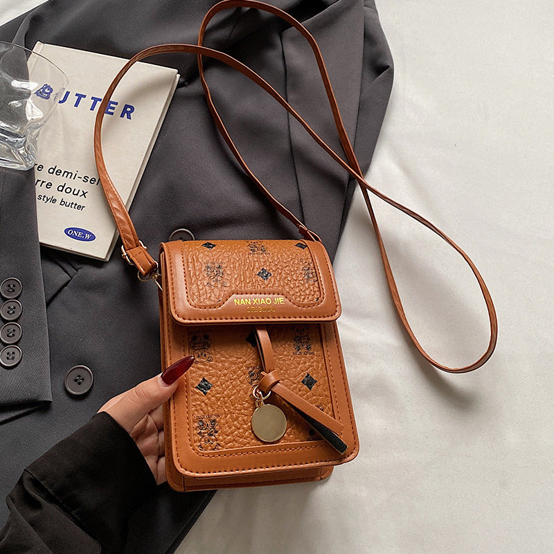 Damen Umhängetasche mit strukturiertem Design und dekorativen Details Nord Taschen