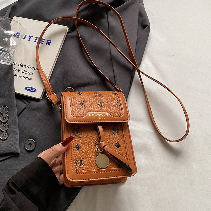 Damen Umhängetasche mit strukturiertem Design und dekorativen Details Nord Taschen
