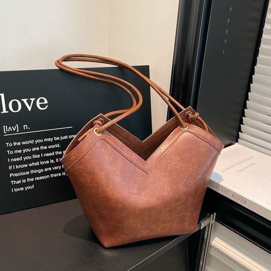 Damen praktische Handtasche mit V-Design Nord Taschen