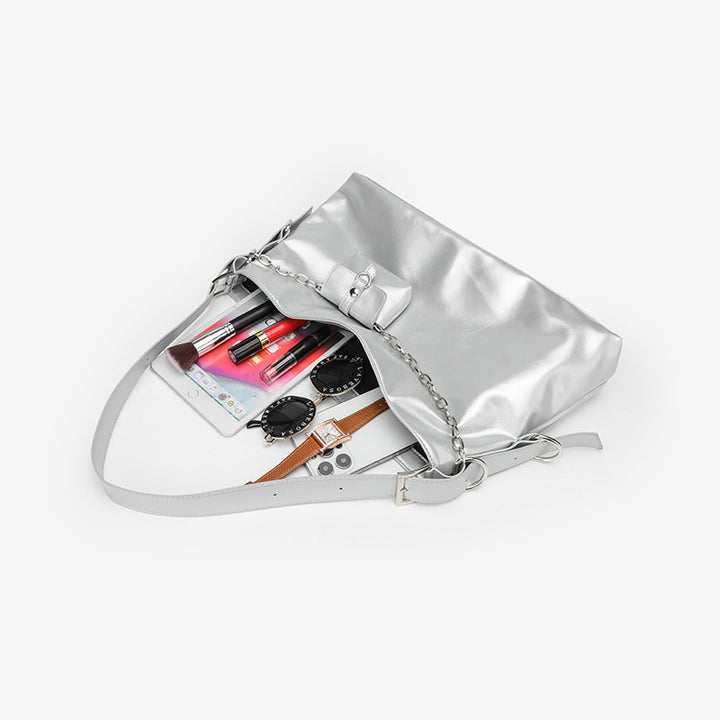Damen Hobo-Tasche mit dekorativen Kettendetails und praktischem Faltendesign Nord Taschen