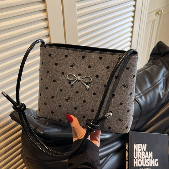 Damen Umhängetasche mit eleganten Punkten und verstellbarem Kordelzug Nord Taschen