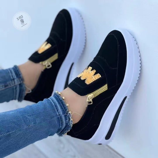 Damen Slip‑On Plateau‑Sneaker im Mokassin‑Look mit goldener Zipper‑Applikation Nord Taschen