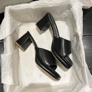 Damen Slides mit elegantem Blockabsatz und modischer Schuhspitze