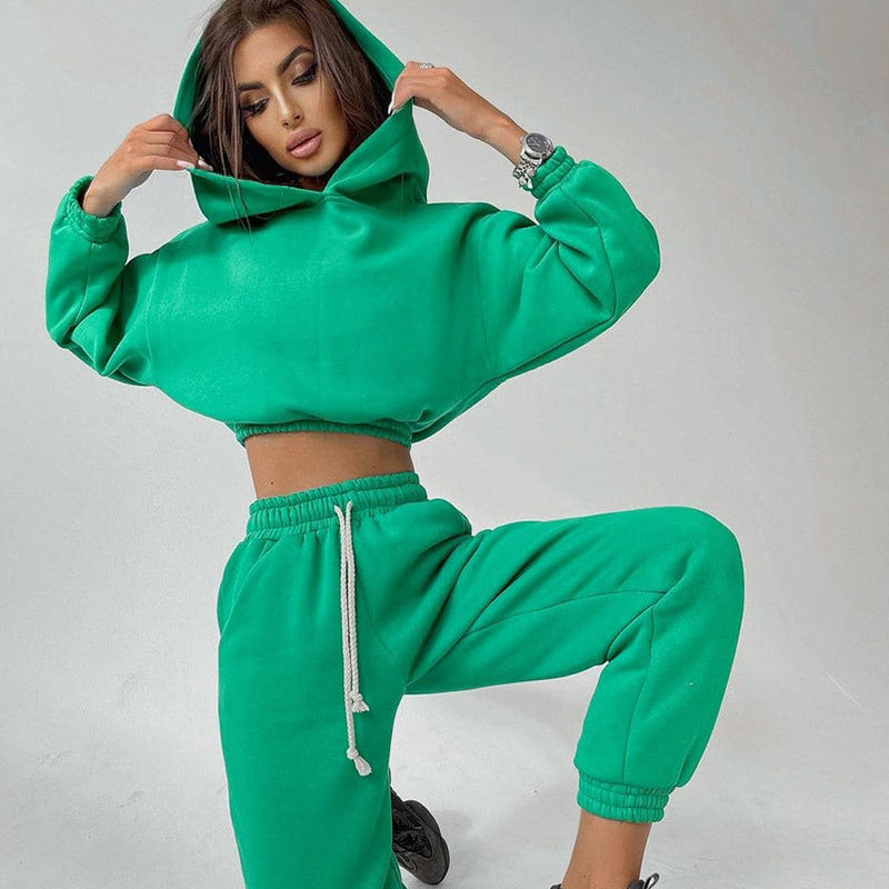 Damen cropped Stehkragen-Sweatset mit elastischem Taillenbund und hochtaillierter Tapered-Jogginghose Nord Taschen