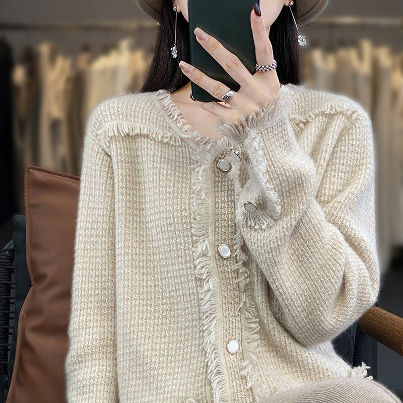 Damen Strickcardigan mit Fransenblende, Perlmuttknopfleiste und aufgesetzten Taschen Nord Taschen