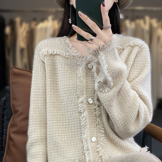 Damen Strickcardigan mit Fransenblende, Perlmuttknopfleiste und aufgesetzten Taschen Nord Taschen
