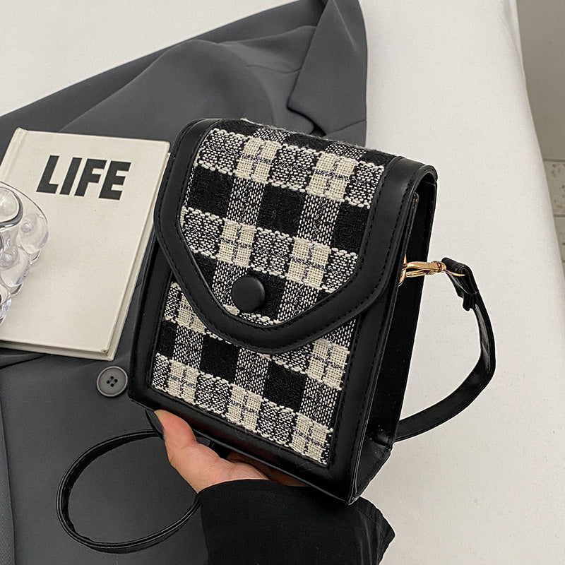 Damen Umhängetasche mit modernem Karomuster und praktischen Fächern Nord Taschen
