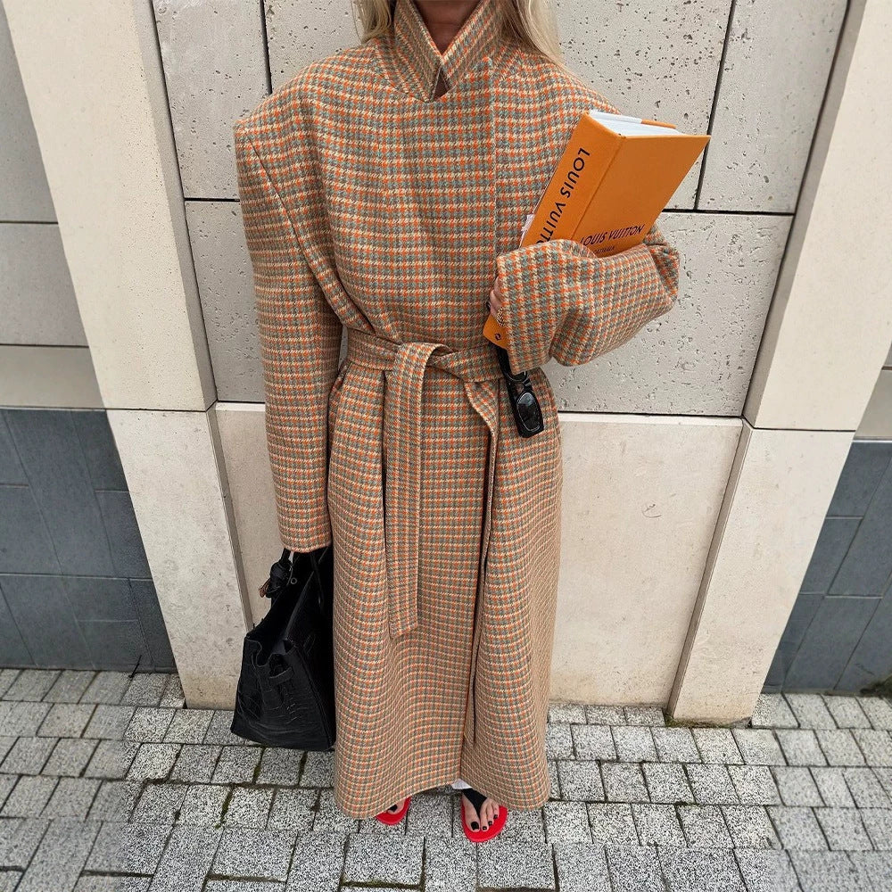 Damen Oversized Woll-Karo Mantel mit Taillengürtel und betonter Schulterpartie Nord Taschen