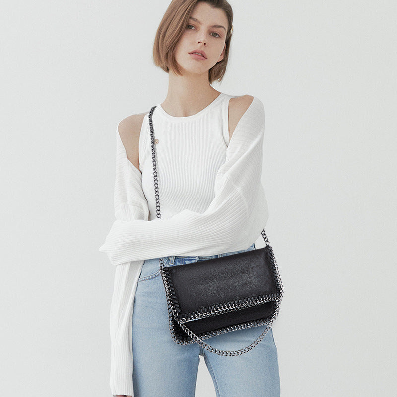 Damen Clutch-Tasche mit elegantem Kettenakzent und geschmeidiger Oberfläche Nord Taschen