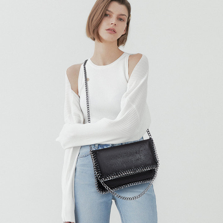 Damen Clutch-Tasche mit elegantem Kettenakzent und geschmeidiger Oberfläche Nord Taschen
