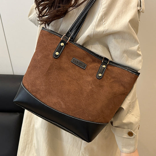 Damen elegante Handtasche mit gestepptem Design und praktischen Seitentaschen Nord Taschen