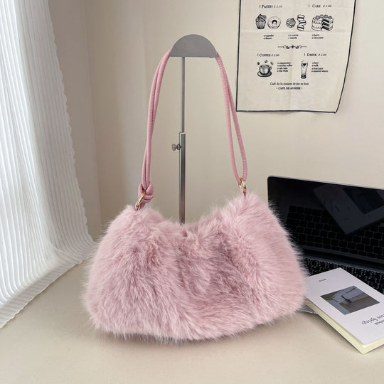 Damen Umhängetasche aus hochwertigem Kunstfell mit elegantem Detail Nord Taschen