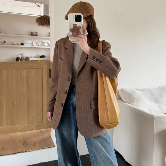 Damen Oversize-Tweedblazer mit Fischgrätmuster, markanter Schulterlinie und Pattentaschen Nord Taschen