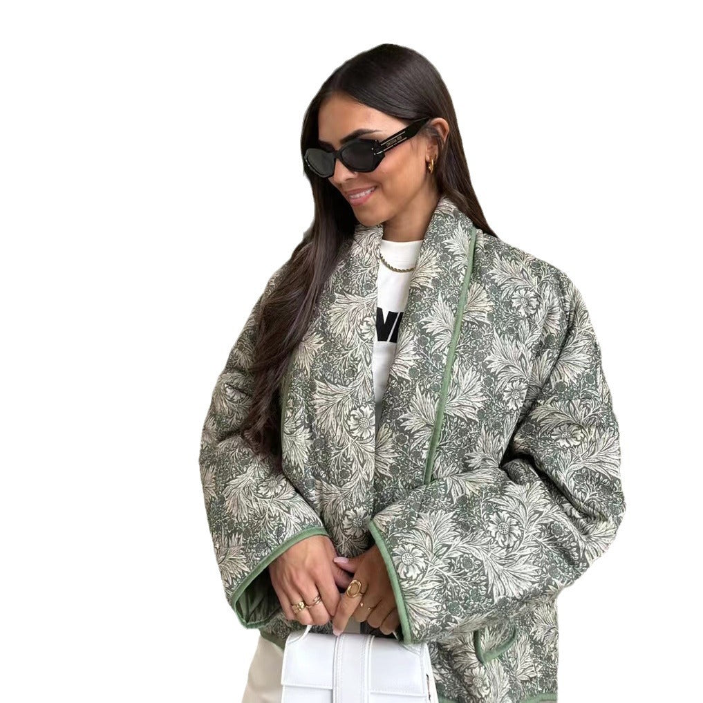 Damen Kurz geschnittene Steppjacke im Vintage-Blumenmuster mit Schalkragen und Kontrastpaspel Nord Taschen