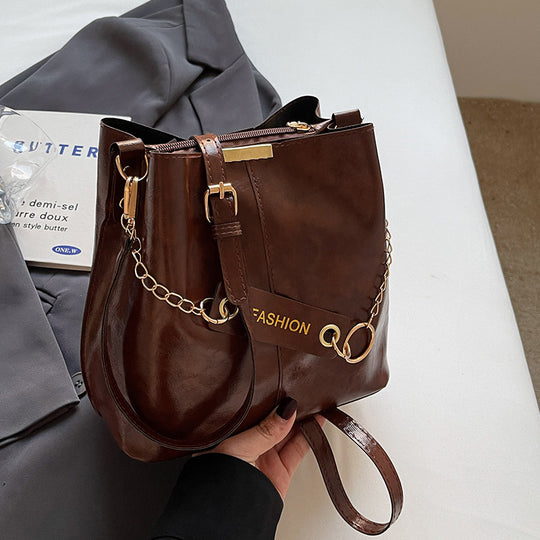 Damen Casual Umhängetasche aus hochwertigem Kunstleder mit modischem Kettenakzent Nord Taschen
