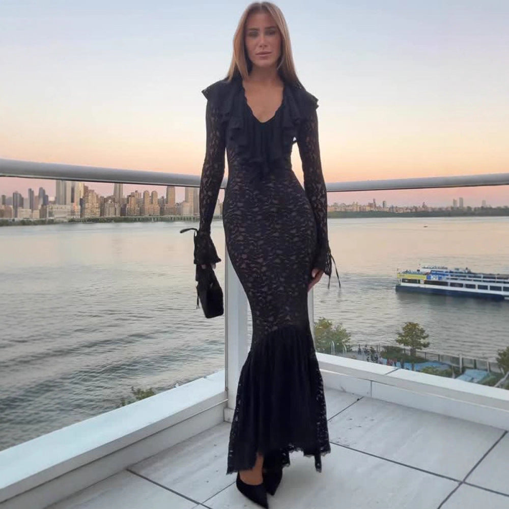Damen Figurbetontes Spitzen‑Maxikleid mit Rüschenkragen und Glockensaum Nord Taschen