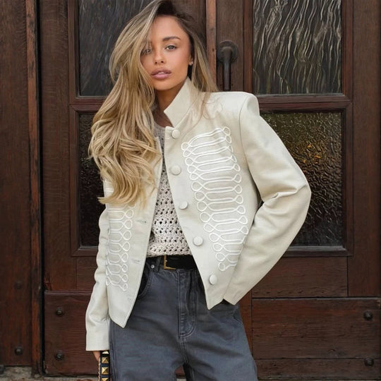 Damen Kurzjacke im Military-Stil mit dekorativer Kordverzierung und Stehkragen Nord Taschen