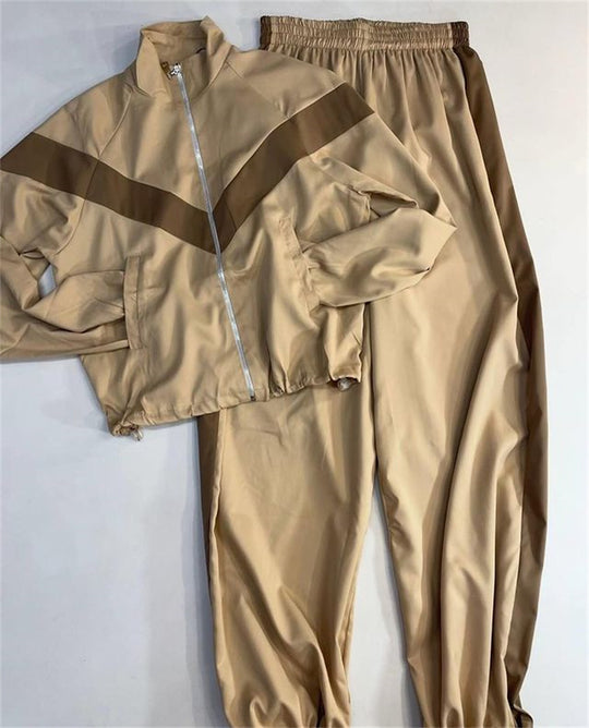 Damen eleganter sportlicher Zweiteiler Trainingsanzug mit Reißverschluss und kontrastierender V-Passe Nord Taschen