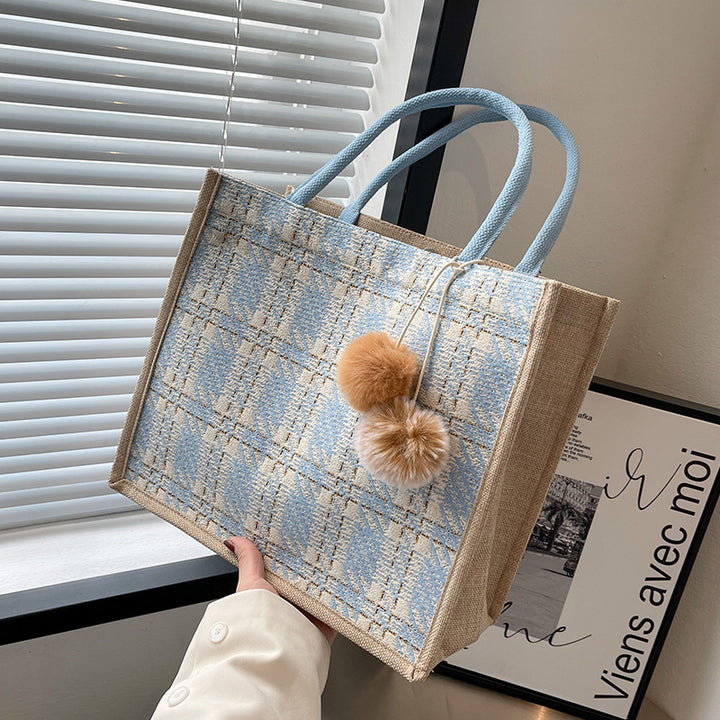 Damen Jute-Tasche mit stilvollem Karomuster und dekorativen Pompons Nord Taschen