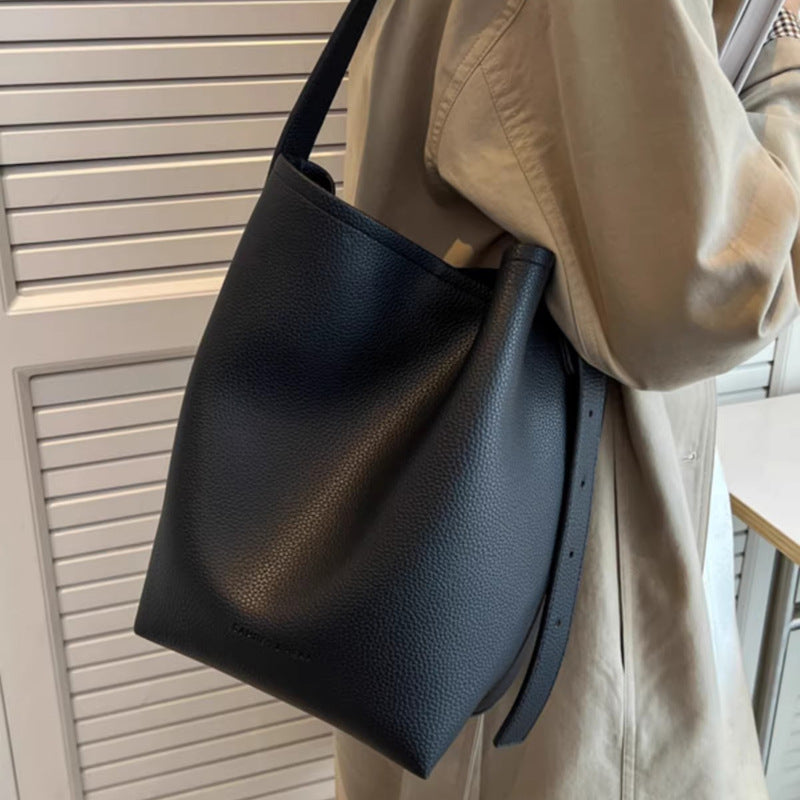 Damen Hobo-Tasche mit abnehmbarem Innenbeutel und modernem Design Nord Taschen