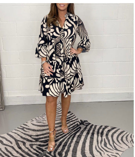Damen Luftiges Midi-Kleid mit floralen Mustern und durchgehendem Knopfverschluss