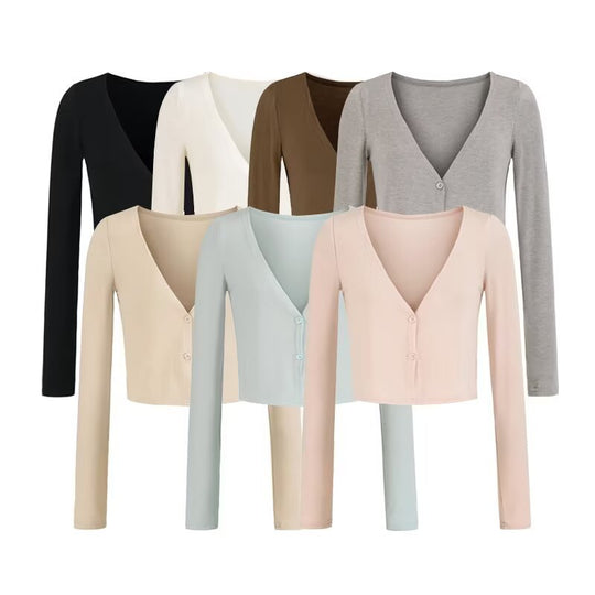 Damen Kurzer Feinstrick-Cardigan mit tiefem V-Ausschnitt und knöpfbarer Front Nord Taschen