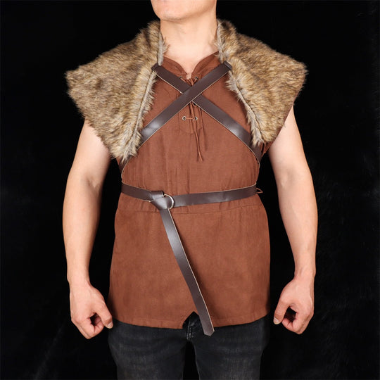 Herren Schultercape aus Kunstpelz mit Schnallenverschluss und rustikalem Wikinger-Look Nord Taschen