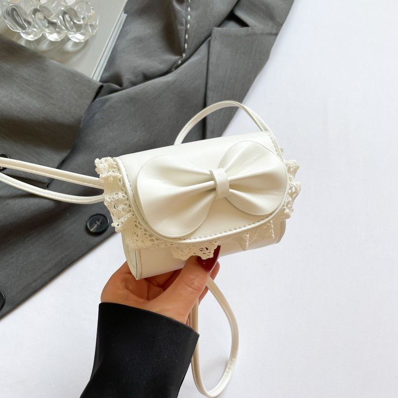 Damen Designer Umhängetasche mit Spitzenakzenten von Nord Taschen