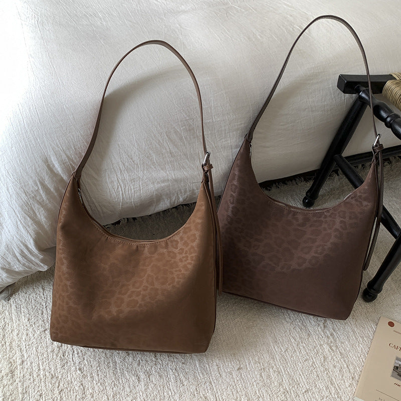 Damen Hobo-Tasche aus hochwertigem Kunstleder mit einzigartiger Prägung Nord Taschen
