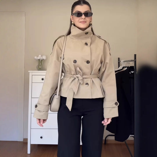 Damen 400+ kurzer taillierter Trenchblouson mit Stehkragen, doppelreihiger Knopfleiste und Bindegürtel Nord Taschen