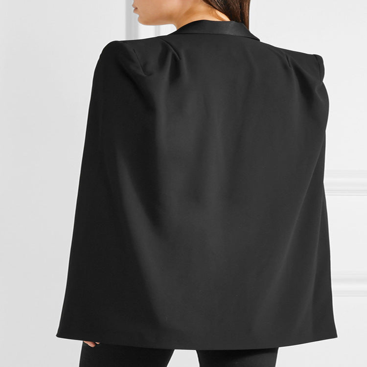 Damen Taillierter Abend-Capeblazer mit Satin-Schalkragen und Cape-Ärmeln Nord Taschen