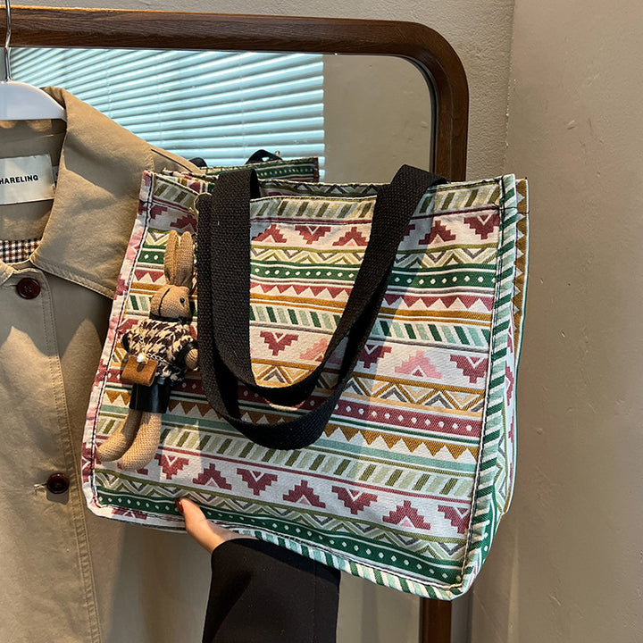 Damen Jute-Tasche mit kunstvollem Ethnomuster und praktischen Henkeln Nord Taschen