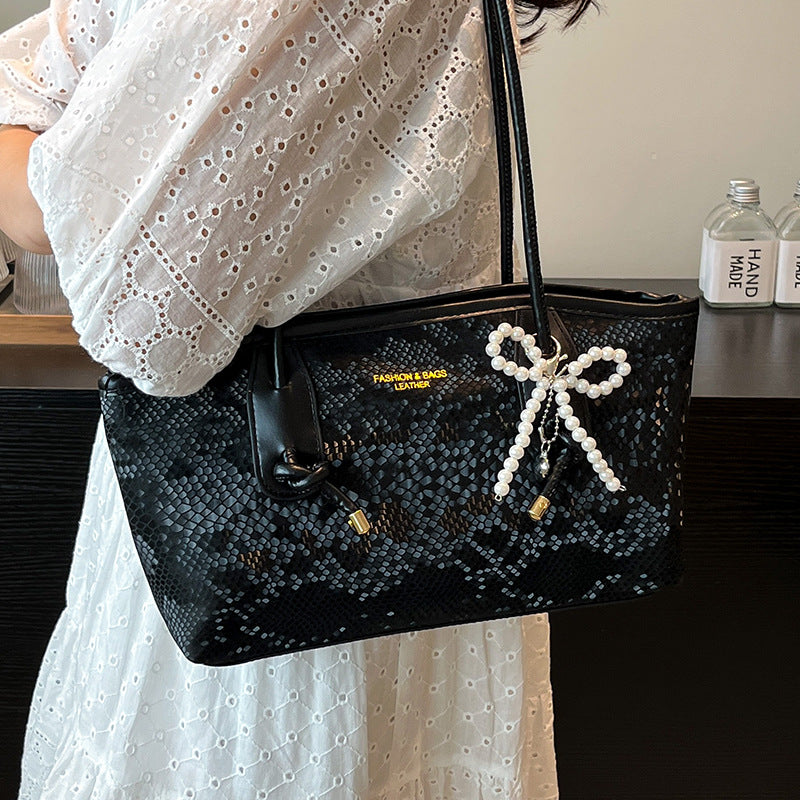 Damen elegante Handtasche mit magnetischem Verschluss und stilvollen Kordelzügen Nord Taschen