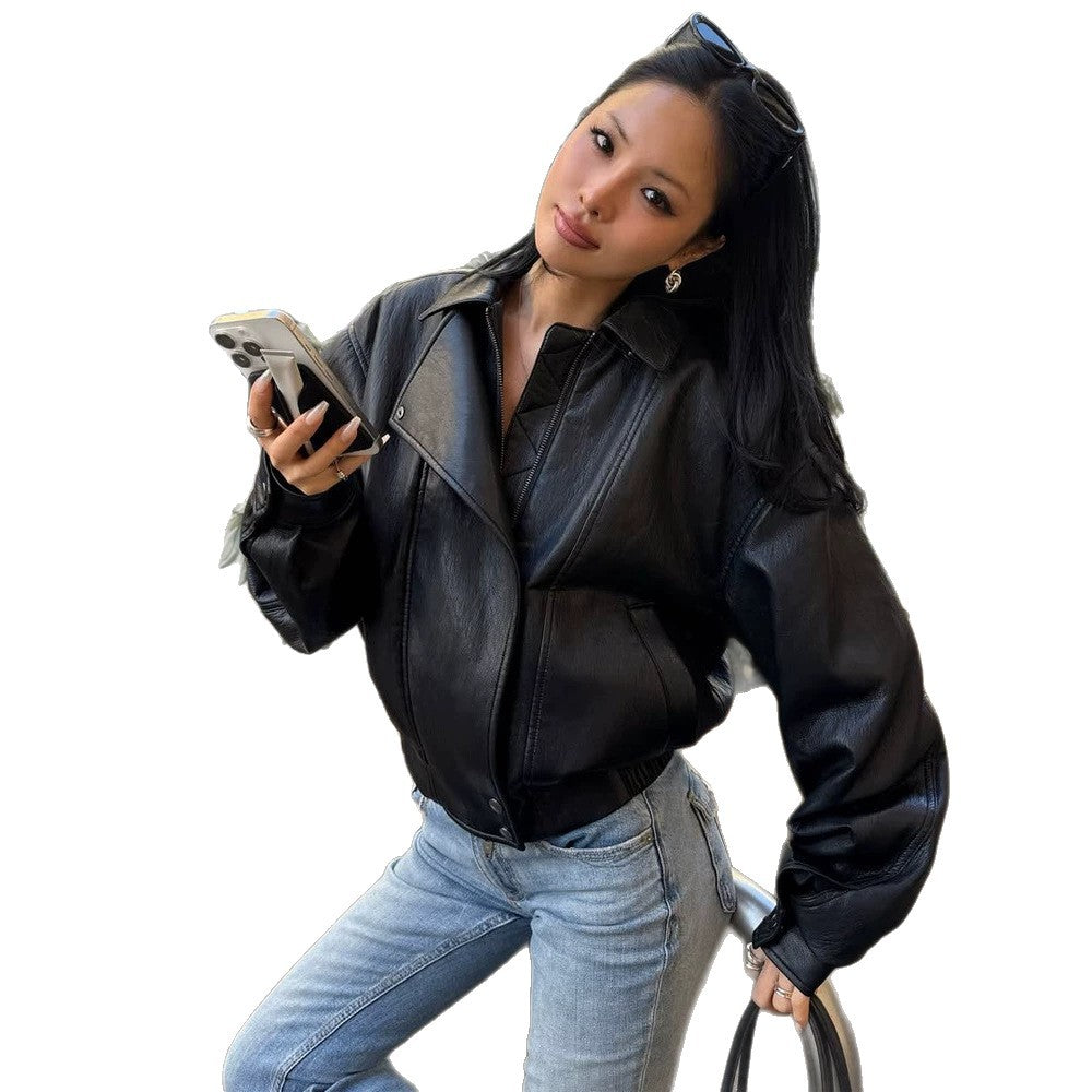 Damen Taillierter Boxy-Bomber aus softem Veganleder mit markantem Revers und Raglanärmeln Nord Taschen