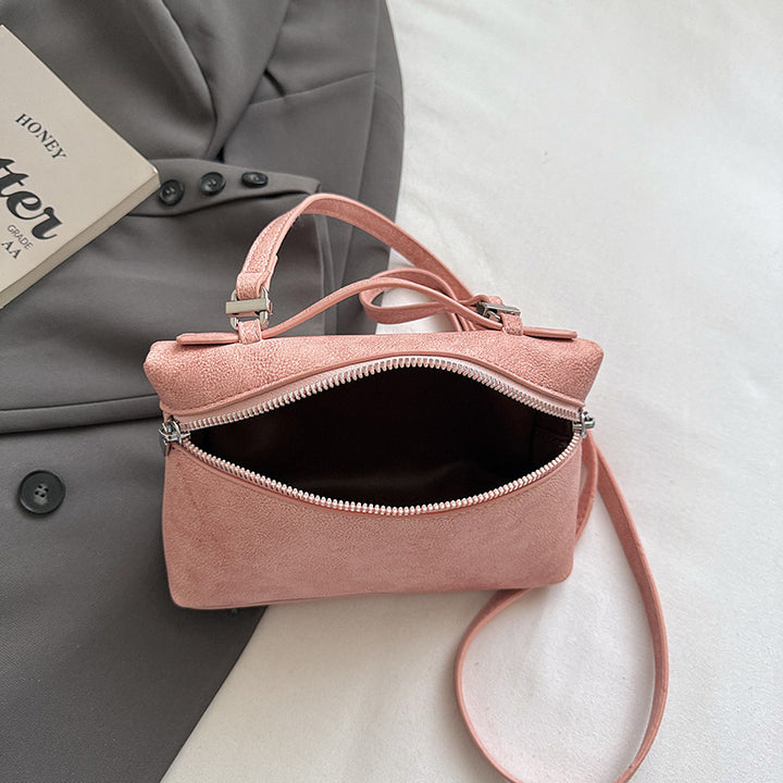 Damen Handtasche mit verspieltem Herzanhänger Nord Taschen