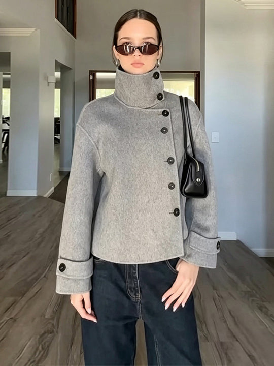 Damen Kurzer Wollmix-Mantel mit asymmetrischer Knopfleiste und hohem Stehkragen Nord Taschen